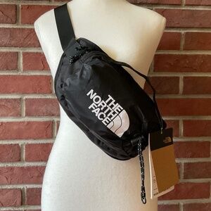 NWT The North Face Bozer Hip Pack Sling Black Fanny Pack NEW